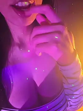 aloneathome online show from December 4, 6:16 pm