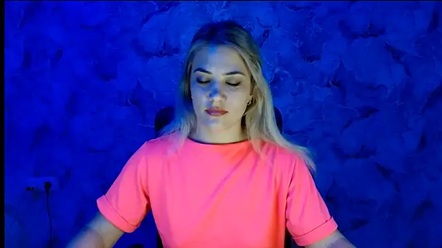 Snapshot of nika_gold1 chatting on October 8, 11:52 am nika gold1 online show from October 8, 11:52 am