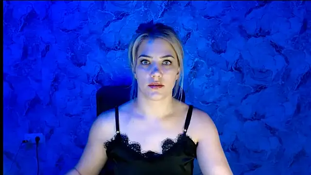 Snapshot of nika_gold1 chatting on October 14, 1:45 pm nika gold1 online show from October 14, 1:45 pm