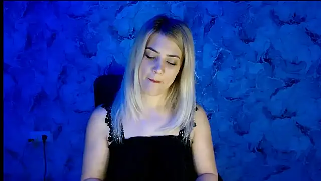 Snapshot of nika_gold1 chatting on November 10, 5:23 pm nika gold1 online show from November 10, 5:23 pm