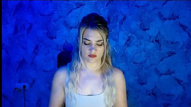 Snapshot of nika_gold1 chatting on November 11, 7:25 pm nika gold1 online show from November 11, 7:25 pm