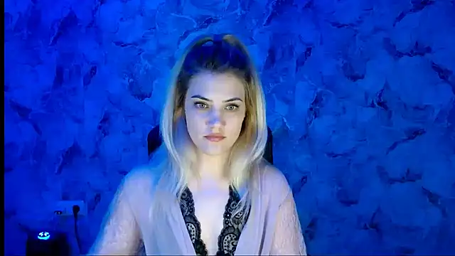 Snapshot of nika_gold1 chatting on December 14, 7:40 pm nika gold1 online show from December 14, 7:40 pm