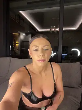 Snapshot of SexOnMyLvL chatting on February 3, 8:36 pm SexOnMyLvL online show from February 3, 8:36 pm