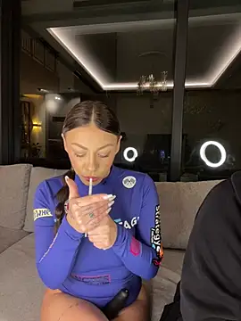 Snapshot of SexOnMyLvL chatting on February 4, 9:31 pm SexOnMyLvL online show from February 4, 9:31 pm