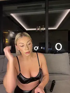 SexOnMyLvL online show from March 11, 9:10 pm