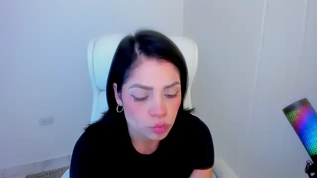 dominique21  online show from April 27, 6:11 am