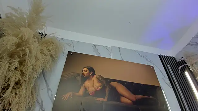 sofhiaa adaams online show from December 2, 10:05 pm