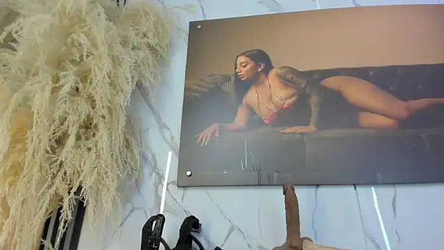 sofhiaa adaams online show from December 3, 9:13 pm