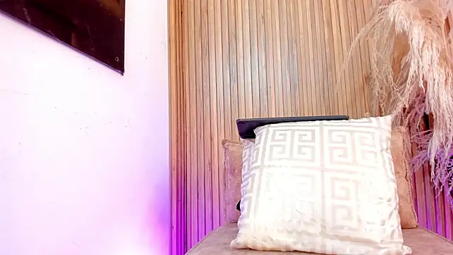 sofhiaa adaams online show from February 8, 9:07 pm