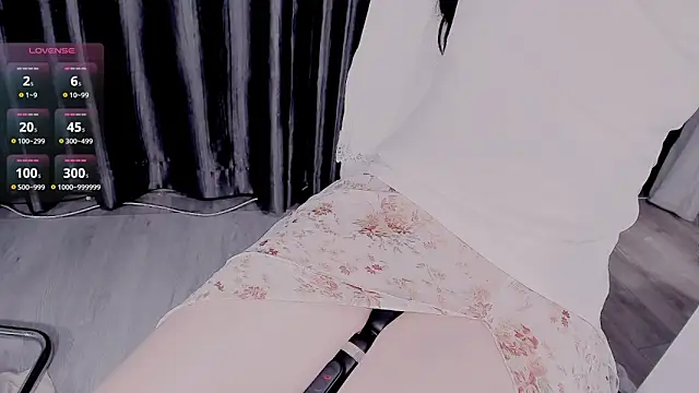 Snapshot of ella_zz chatting on January 31, 2:17 pm ella zz online show from January 31, 2:17 pm