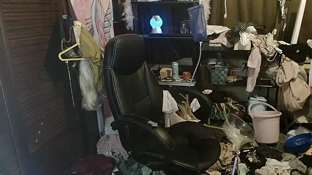 Ombeline1 online show from December 17, 7:09 pm