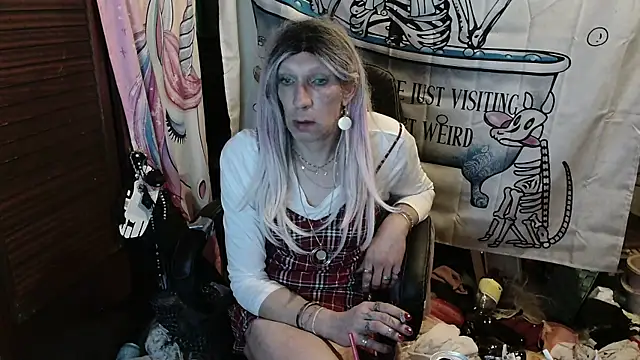 Snapshot of Ombeline1 chatting on March 5, 6:15 pm Ombeline1 online show from March 5, 6:15 pm