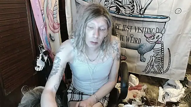 Snapshot of Ombeline1 chatting on March 6, 9:33 pm Ombeline1 online show from March 6, 9:33 pm