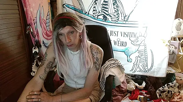 Snapshot of Ombeline1 chatting on March 10, 1:49 pm Ombeline1 online show from March 10, 1:49 pm