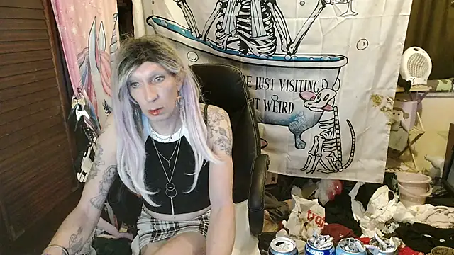 Snapshot of Ombeline1 chatting on March 18, 12:25 am Ombeline1 online show from March 18, 12:25 am