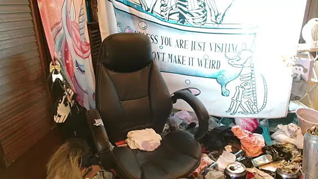 Snapshot of Ombeline1 chatting on March 19, 7:34 am Ombeline1 online show from March 19, 7:34 am