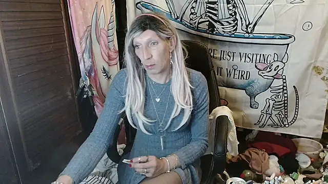 Snapshot of Ombeline1 chatting on March 23, 9:08 pm Ombeline1 online show from March 23, 9:08 pm