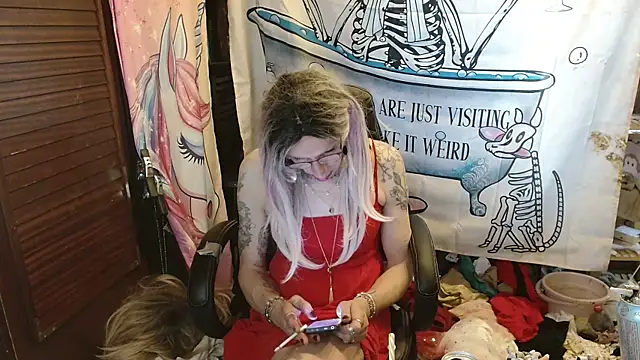 Snapshot of Ombeline1 chatting on March 27, 8:26 am Ombeline1 online show from March 27, 8:26 am