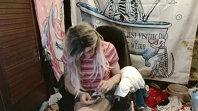 Snapshot of Ombeline1 chatting on March 29, 12:21 am Ombeline1 online show from March 29, 12:21 am