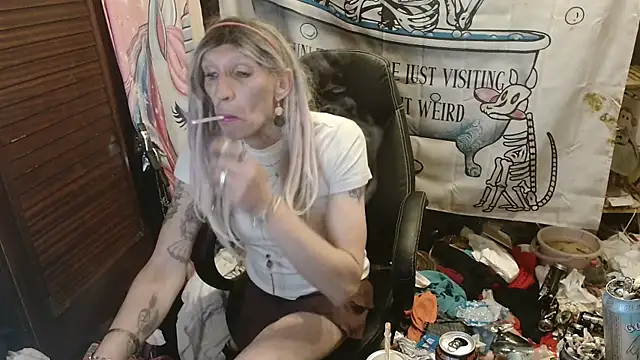 Snapshot of Ombeline1 chatting on March 30, 6:42 pm Ombeline1 online show from March 30, 6:42 pm