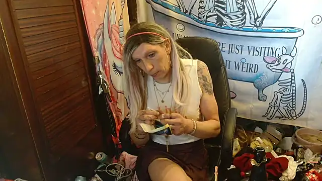 Snapshot of Ombeline1 chatting on April 1, 12:17 pm Ombeline1 online show from April 1, 12:17 pm