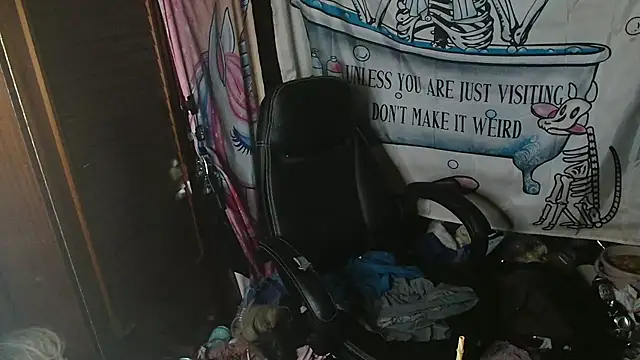 Snapshot of Ombeline1 chatting on April 3, 8:07 pm Ombeline1 online show from April 3, 8:07 pm