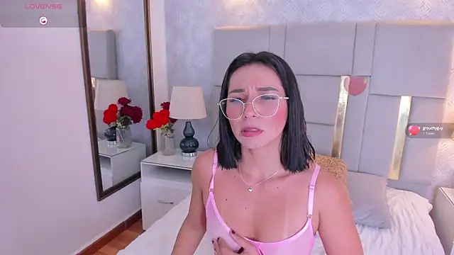 Snapshot of Camilaa_Sanchez_ chatting on February 6, 10:59 am Camilaa Sanchez online show from February 6, 10:59 am