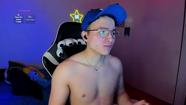 AustinSummerr online show from January 22, 1:32 pm