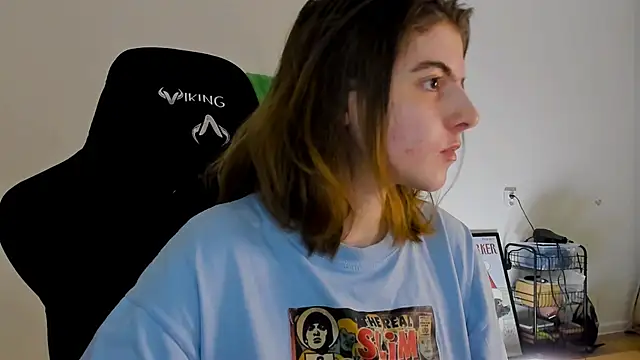 Snapshot of emmamurrr chatting on December 9, 8:01 pm emmamurrr online show from December 9, 8:01 pm