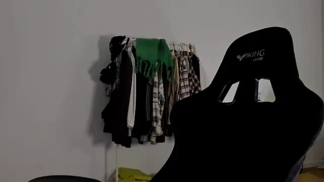 Snapshot of emmamurrr chatting on December 22, 7:52 pm emmamurrr online show from December 22, 7:52 pm