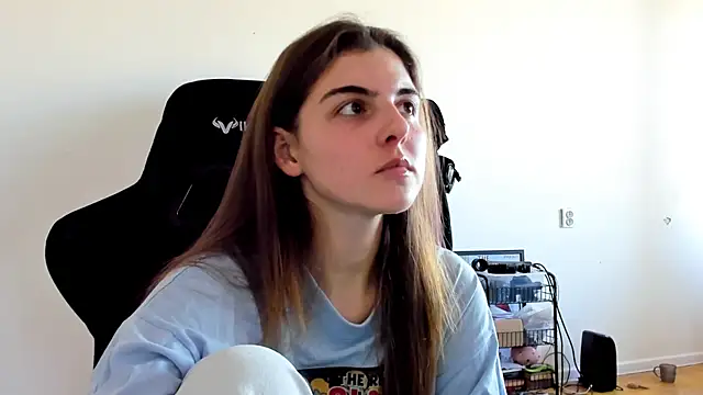 Snapshot of emmamurrr chatting on October 1, 10:43 am emmamurrr online show from October 1, 10:43 am