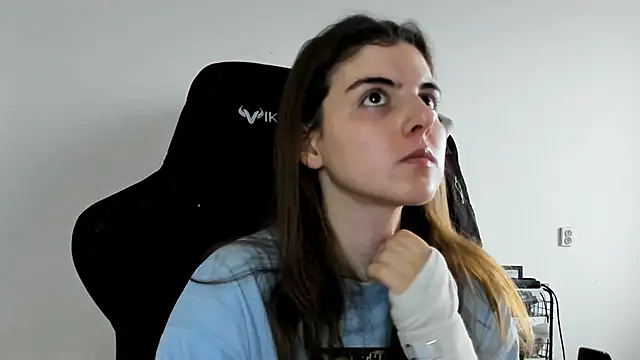 emmamurrr online show from December 3, 10:46 am