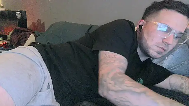 Snapshot of bigcocktat2dude603 chatting on December 3, 5:31 am bigcocktat2dude603 online show from December 3, 5:31 am