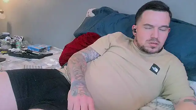 Snapshot of bigcocktat2dude603 chatting on January 3, 4:06 pm bigcocktat2dude603 online show from January 3, 4:06 pm