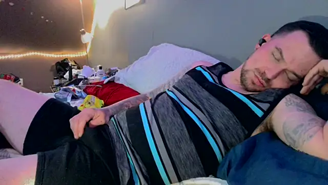 Snapshot of bigcocktat2dude603 chatting on February 2, 10:28 pm bigcocktat2dude603 online show from February 2, 10:28 pm