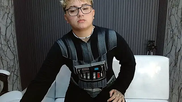 isabeautyx19 online show from October 13, 12:10 am