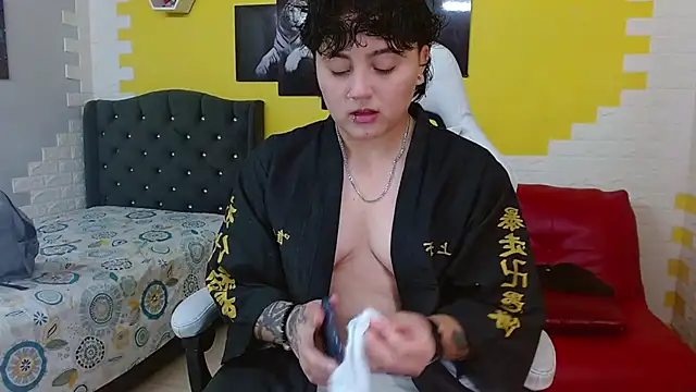 isabeautyx19 online show from March 31, 2:02 am