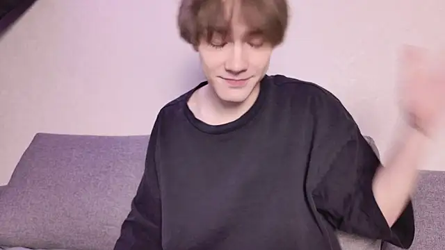 callmenineoneseven online show from October 18, 12:24 am