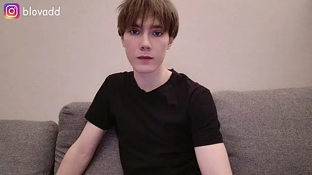 callmenineoneseven online show from February 16, 1:24 am