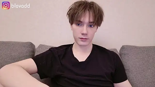 callmenineoneseven online show from February 20, 8:42 pm