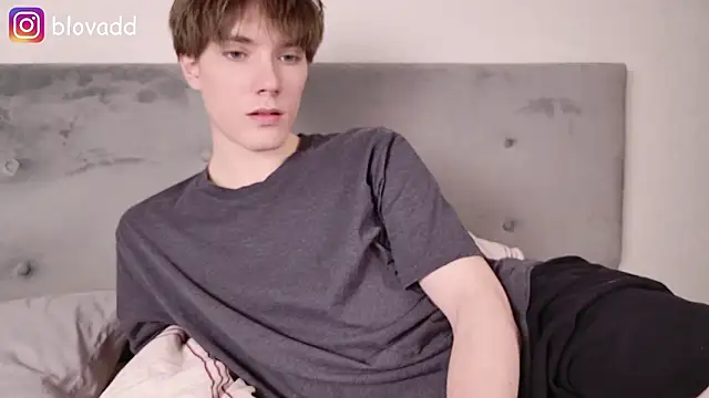 callmenineoneseven online show from March 21, 8:45 pm