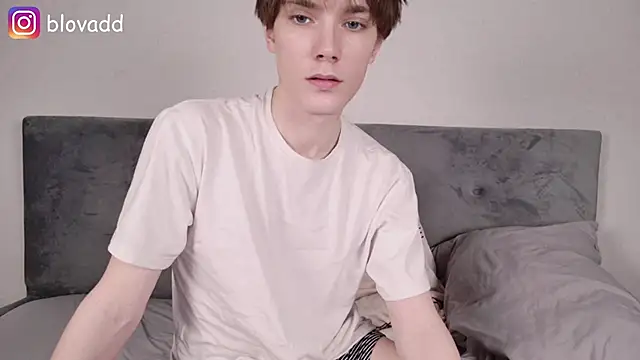 callmenineoneseven online show from April 3, 8:18 pm