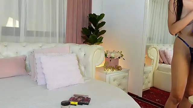 Snapshot of NinaCrystal1 chatting on July 15, 8:41 am NinaCrystal1 online show from July 15, 8:41 am