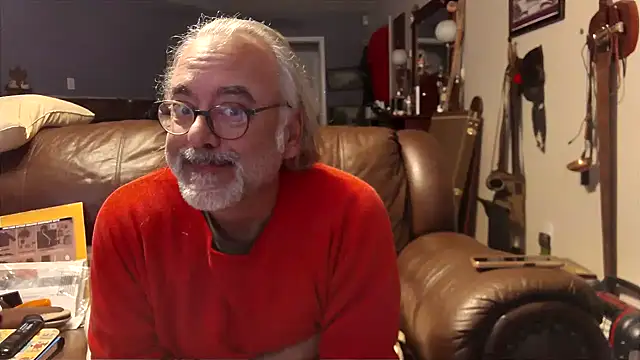 Snapshot of PincheDave4u chatting on December 26, 4:58 pm PincheDave4u online show from December 26, 4:58 pm