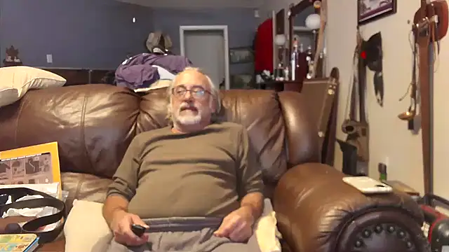 Snapshot of PincheDave4u chatting on December 26, 8:00 pm PincheDave4u online show from December 26, 8:00 pm