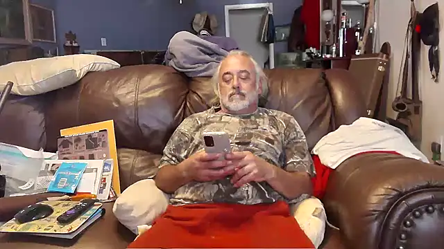 Snapshot of PincheDave4u chatting on December 29, 9:30 pm PincheDave4u online show from December 29, 9:30 pm