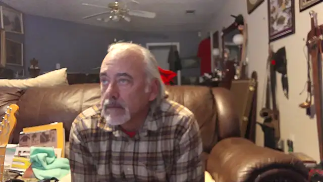 Snapshot of PincheDave4u chatting on January 9, 11:13 pm PincheDave4u online show from January 9, 11:13 pm