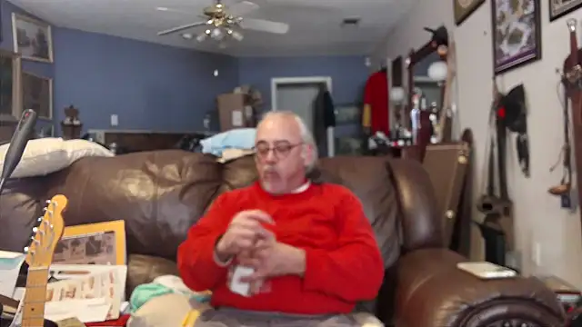 Snapshot of PincheDave4u chatting on January 17, 8:22 pm PincheDave4u online show from January 17, 8:22 pm