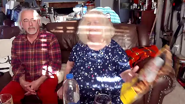 Snapshot of PincheDave4u chatting on March 5, 11:38 pm PincheDave4u online show from March 5, 11:38 pm