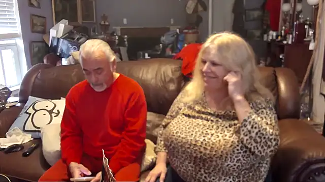 Snapshot of PincheDave4u chatting on March 8, 7:09 pm PincheDave4u online show from March 8, 7:09 pm